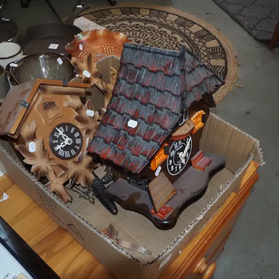 box; 2 cuckoo clocks - As Is No Returns