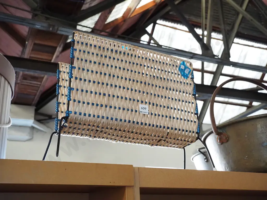 woven magazine rack Image 1++