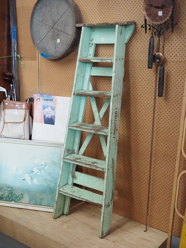 5 step wooden ladder Image 1++