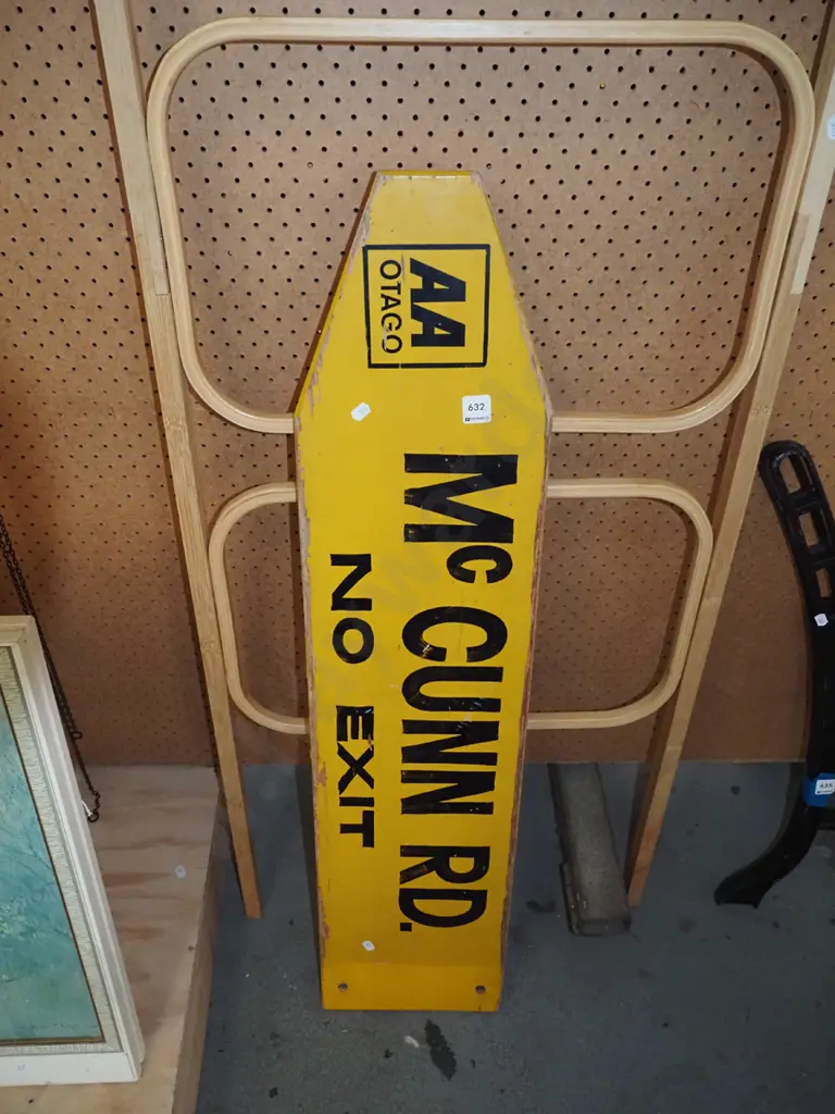 McCunn road sign Image 1++