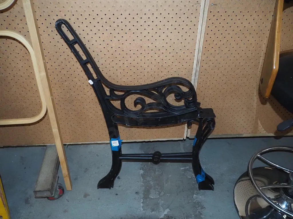 small cast iron bench seat ends Image 1++