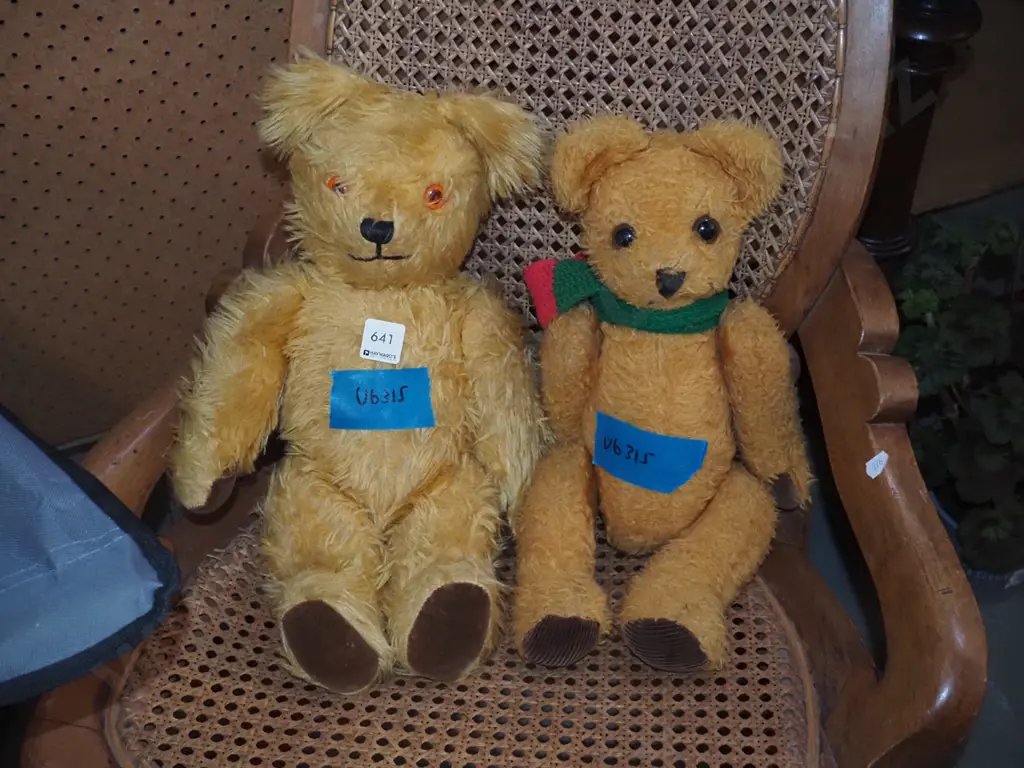 2x vintage teddy bears Image 1++