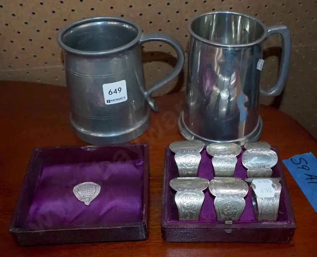 2x beer tankards, boxed napkin rings Image 1++