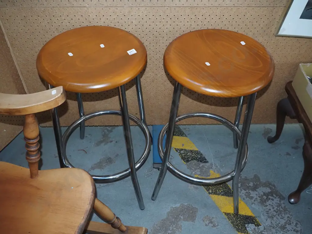 chrome and wood bar stools Image 1++
