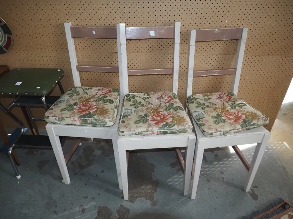 3x painted dining chairs with cushions Image 1++