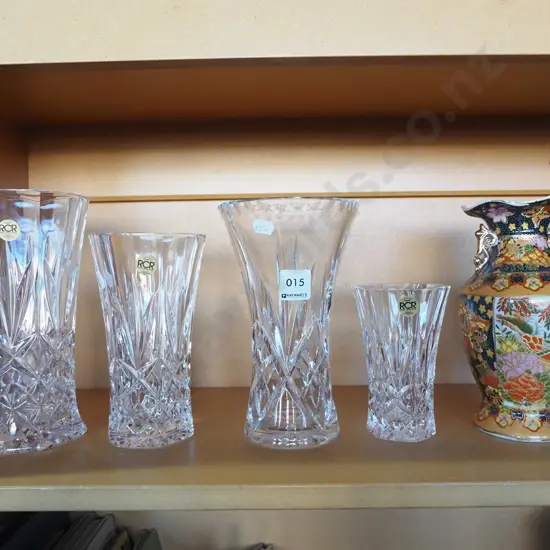 4x cut crystal vases, 1x small Asian vase