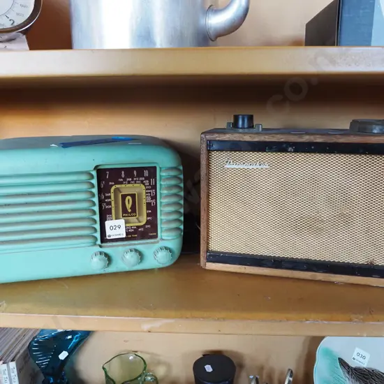 2x  vintage mantle radios - Philco has crack to top 