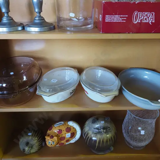 Pyrex baking dish, large Temuka pottery dish