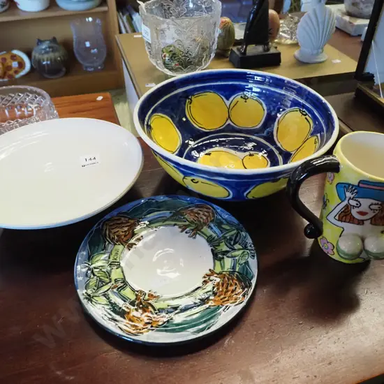 fruit bowl, comport, novelty coffee mug etc