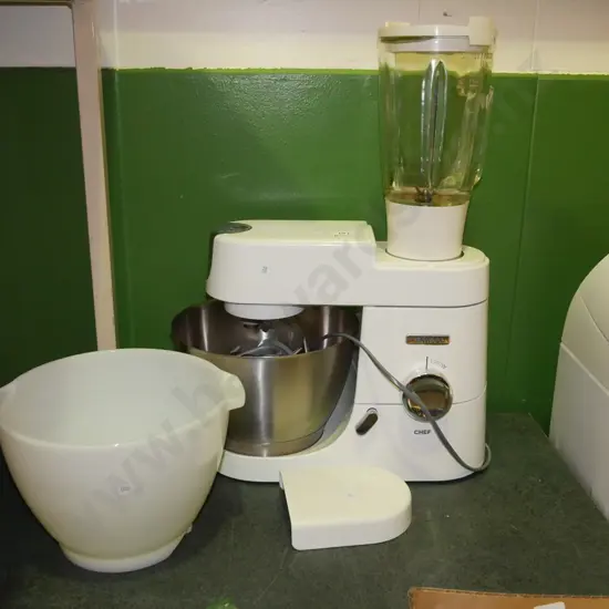 Kenwood mixer with additional glass bowl