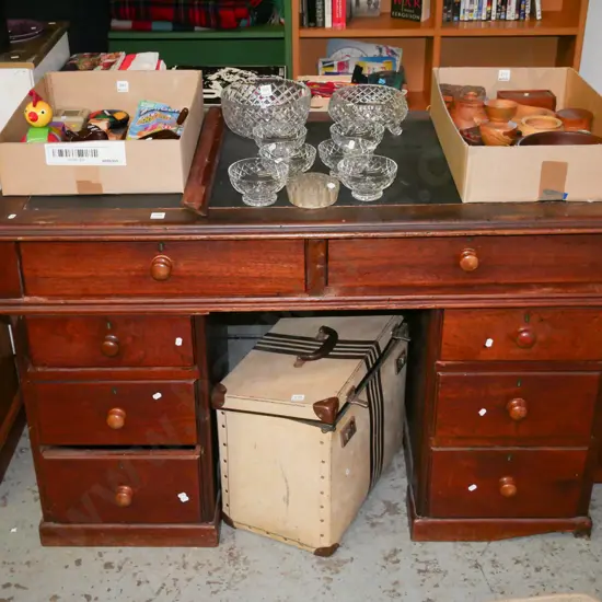 Edwardian mahogany and pine 8 drawer kneehole desk - needs attention H-800 W-1280 D-640