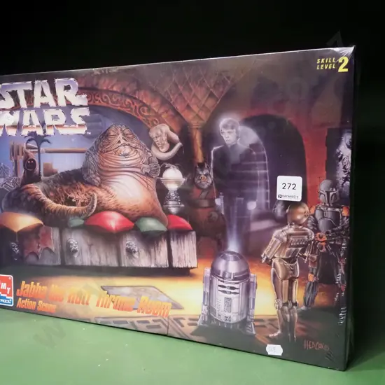 yet to be assembled scale model - Star Wars Jabba the Hutt throne room
