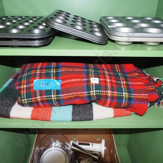 2x woollen picnic blankets