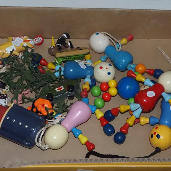 box; children's toys, Lulu dolls etc