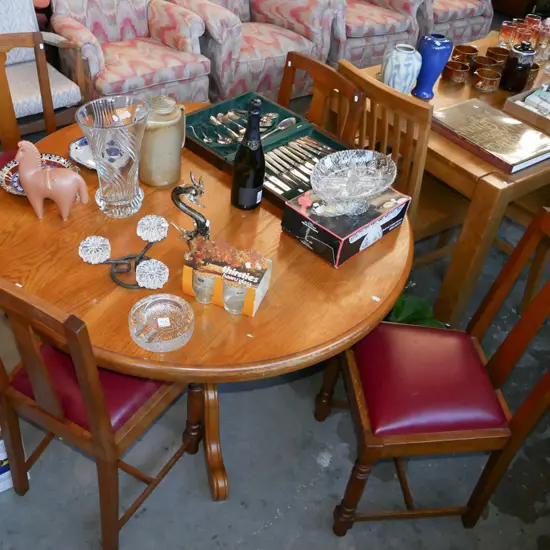 oak pedestal dining table with 4 matching vinyl chairs H-750 Diam-1200