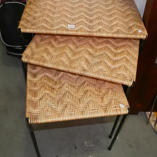 3x woven plasic stools