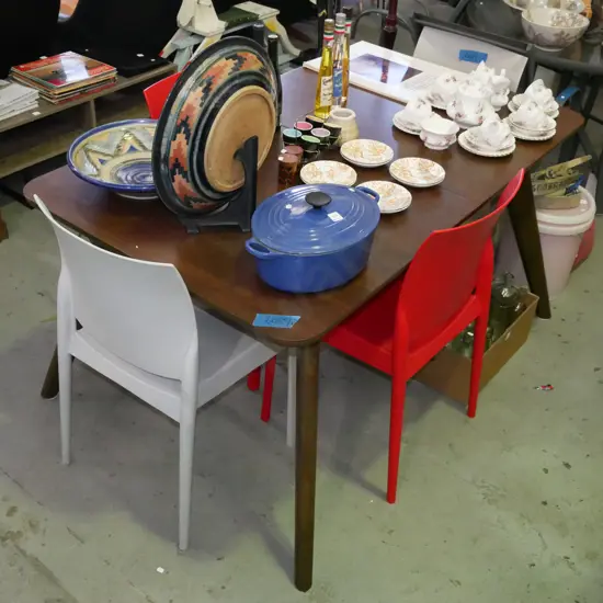 contemporary dark stained wooden extending table with 4 plastic chairs - 2x grey, 2x white