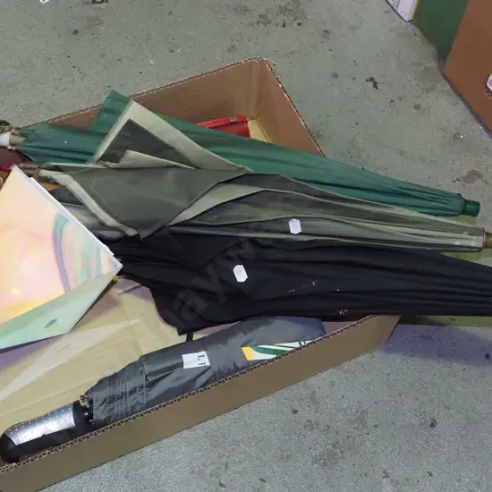 box; parasols, umbrellas, illuminated persepx pyramid