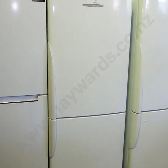 F&P fridge freezer - needs a clean H-1600 W-630 D-670