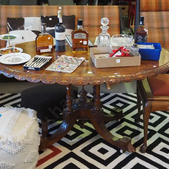 Victorian walnut loo table w/ cross-banded & inlaid boxwood & mixed timber top