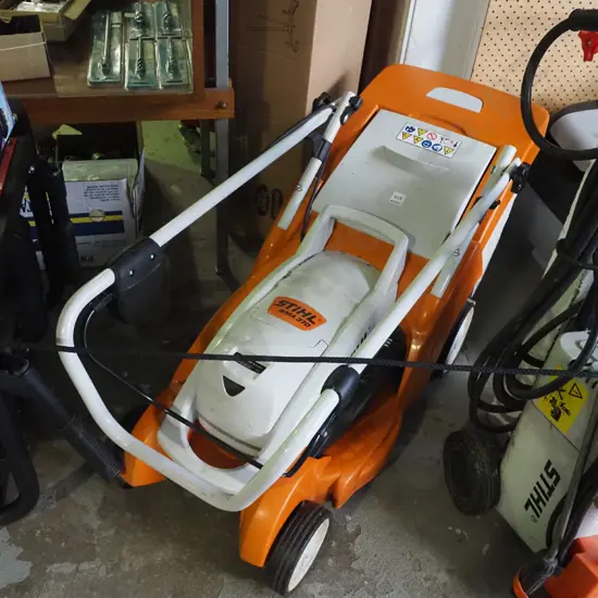 Stihl battery powered lawn mower - 1x battery, no charger