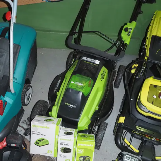 Digipro battery powered 40V lawn mower - 2x batteries, 1x charger- no catcher