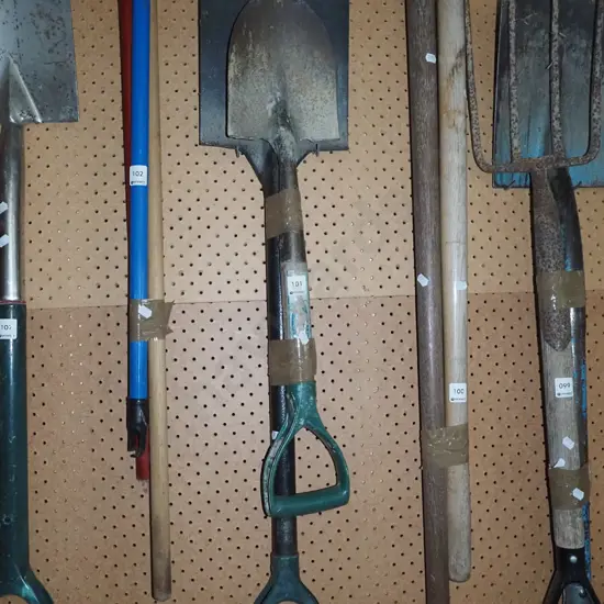 garden spade, small short handled shovel