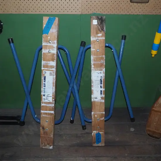 2x saw horse with metal folding legs