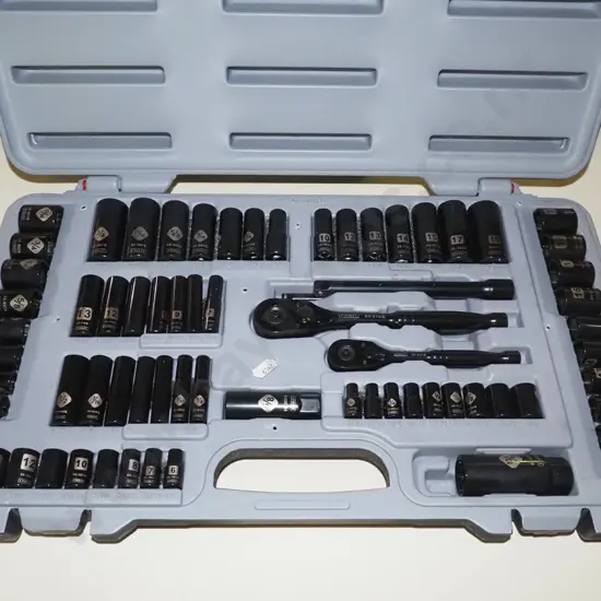 box; as-new Stanley socket set
