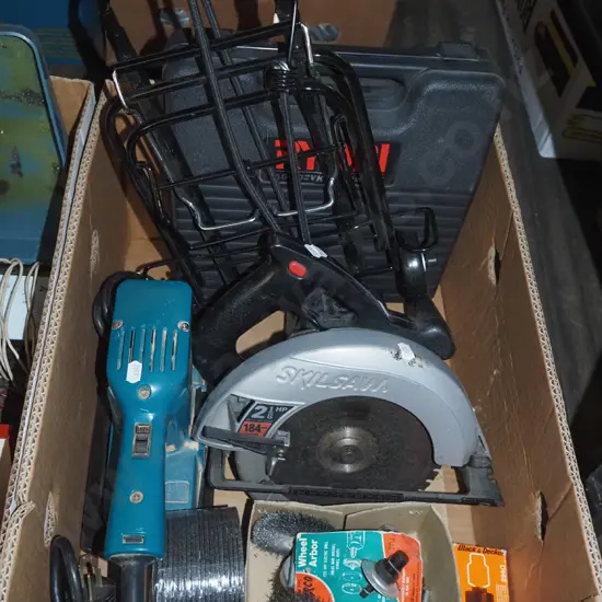 box; Ryobi heat gun, skilsaw, orbital sander, grinder diascs etc