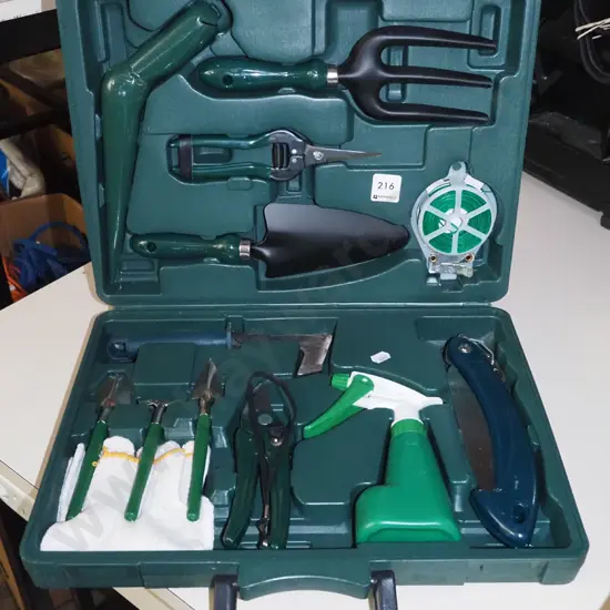 as-new cased 13 piece gardeners tool set