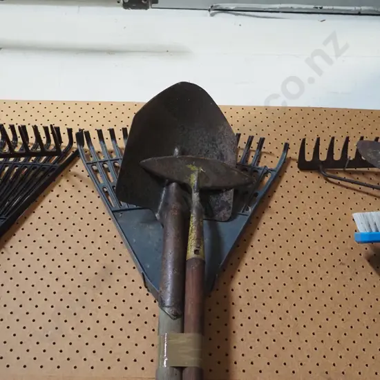 leaf rake, shovel, aeroplane hoe