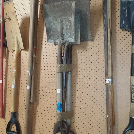 2x widen mouth shovels, spade