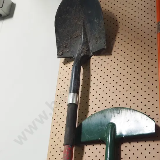 plastic handled garden shovel