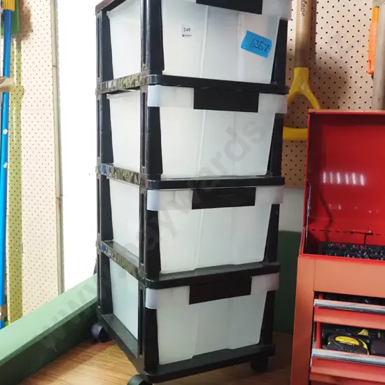 5x plastic drawers on casters