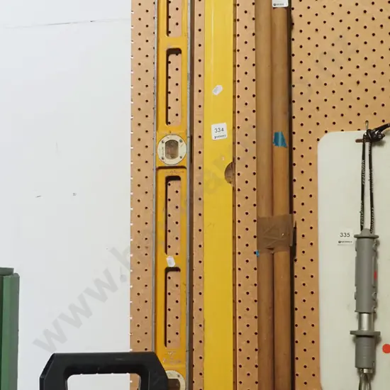 2x yellow builder's levels