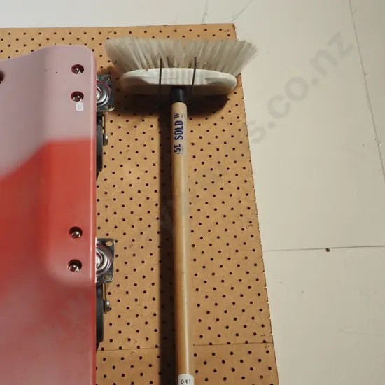 long handled scrubbing brush