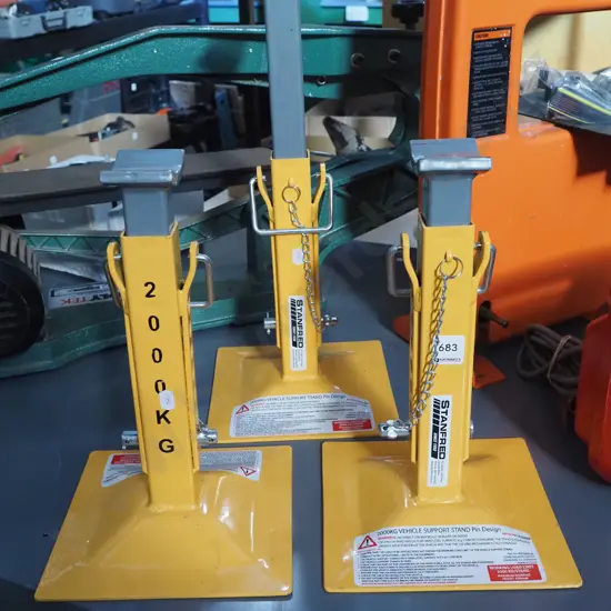 3x Stanfred 200kg axle stands
