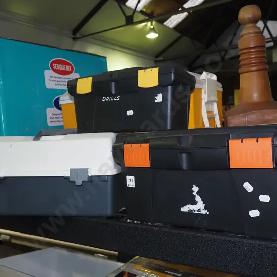 3x plastic tool boxes