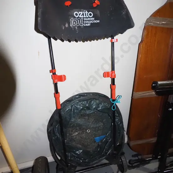 Ozito 160L garden collection cart