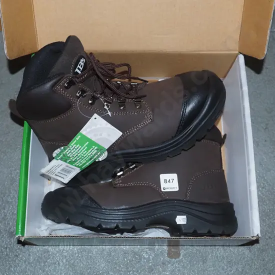 pair of as size 7.5 steel cap work boots
