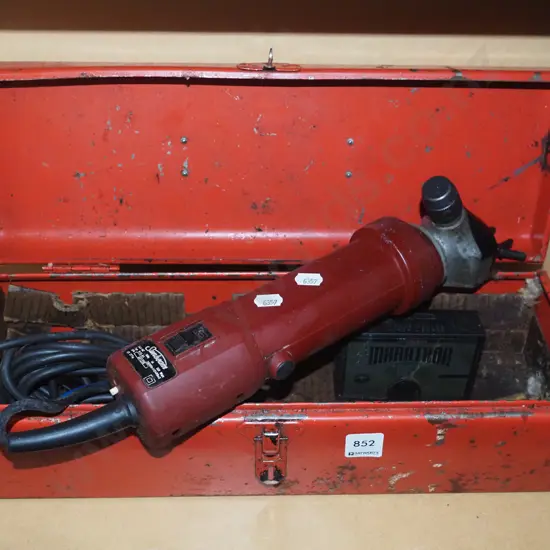 Sunbeam electric shearing tool with blades