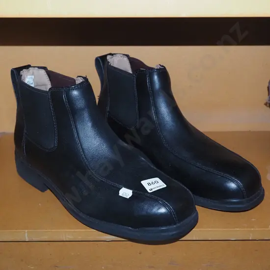 size 11 Blundstone steel cap boots