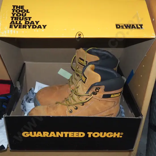 pair of UK size 8 Dewalt steel cap boots