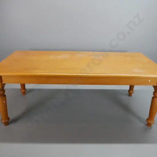 Fijian kauri and pine reproduction colonial style turned-leg farmhouse table - split to top, scratches and wear overall