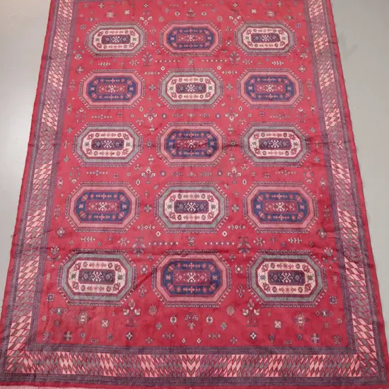 Persian style thin silk? or synthetic floor rug  / decorative throw / table rug - red dye has run into fringe L-1880