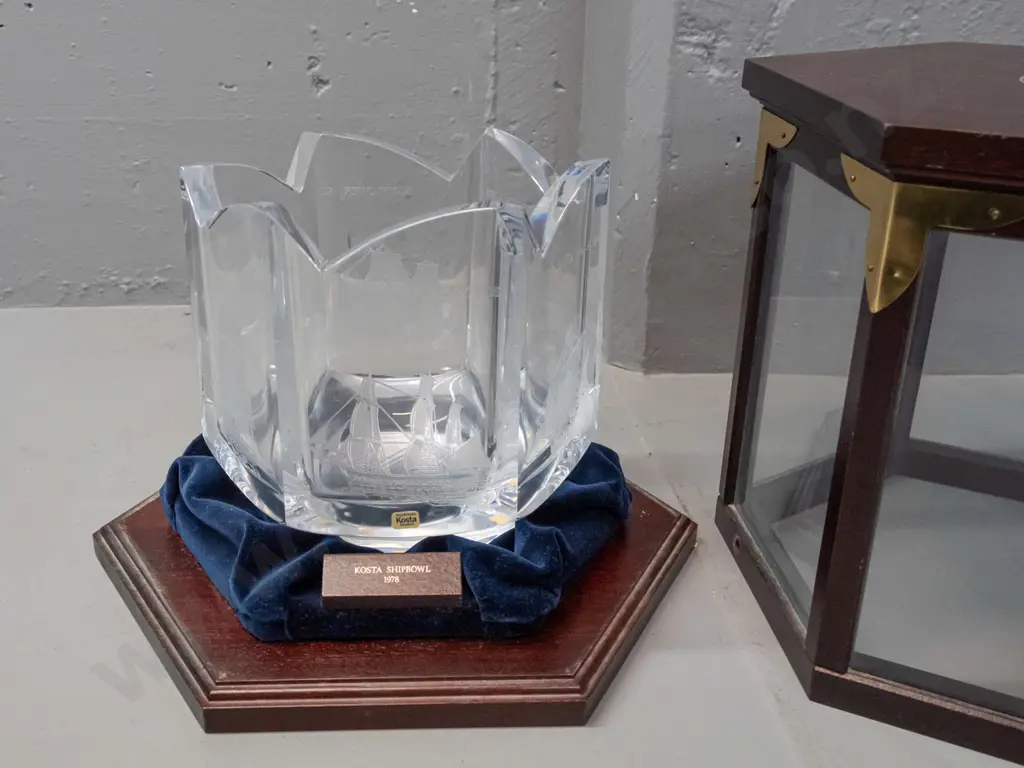 1978 Kosta Boda limited edition 42/375 ship bowl in fitted hexagonal glazed timber case. Case H-275 W-320 Image 1++