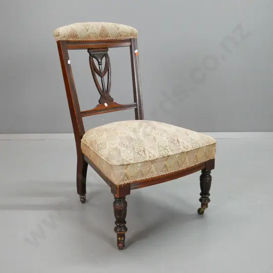 Edwardian beech and walnut Sheraton style bedroom chair with carved back splat, turned front legs, upholstered top rail