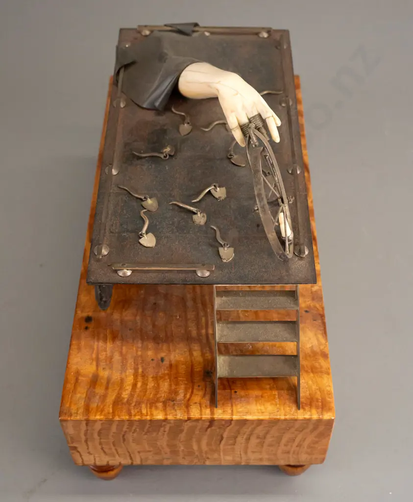 Daniel B Calsby - sclupture "I don't blame her, I wouldn't either!!" H210 W280 D140 Image 1++