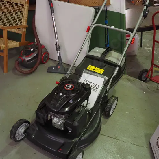 Loncin 196cc lawn mower - as new condition